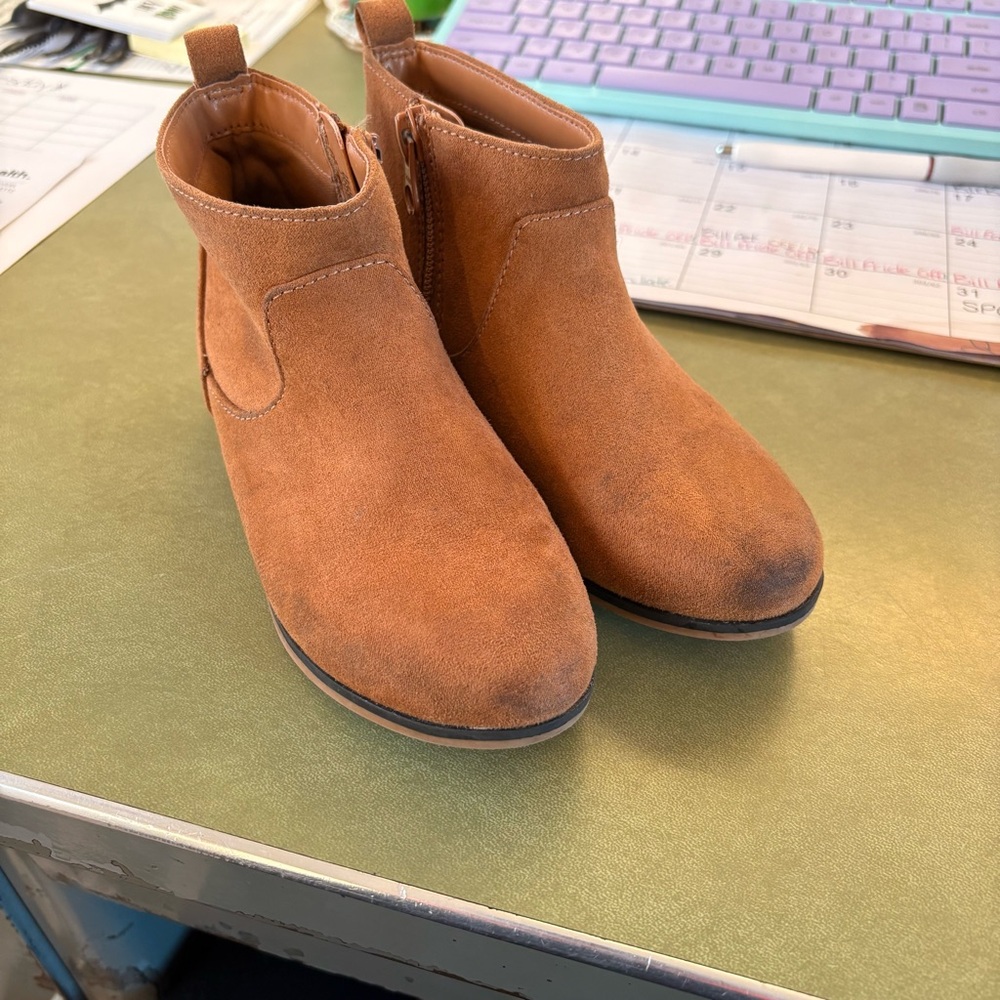 Used condition Cat & Jack Brown Kids Boots size 11